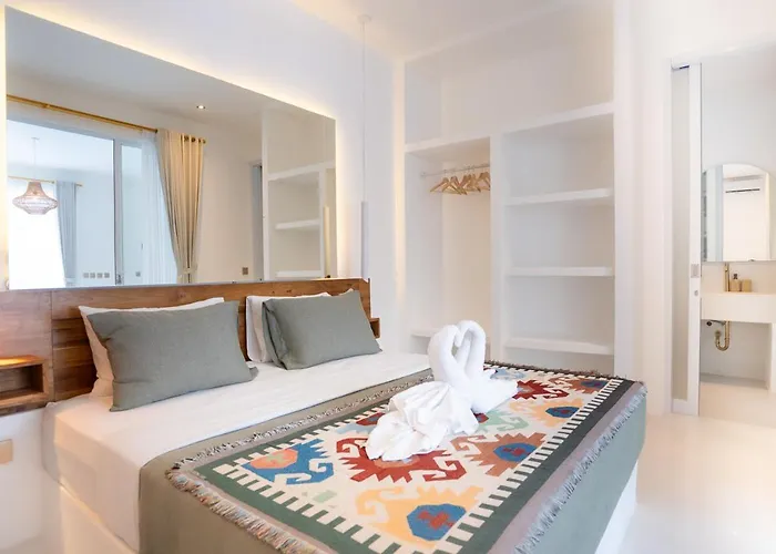Grega Santorini, 2 Bedroom Walking To Padang Padang Villa *