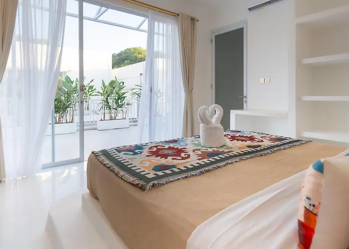 Grega Santorini, 2 Bedroom Walking To Padang Padang Villa *